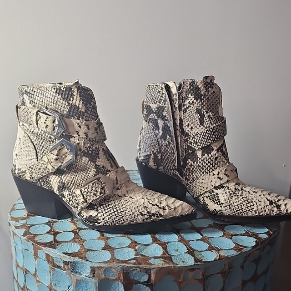 Gianni Bini Cowboy Women's Snakeskin Ankle Boots - Picture 2 of 5